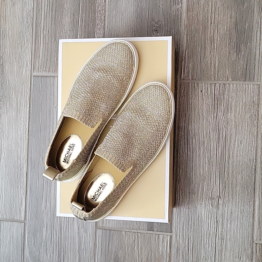 Slip on sneakers
